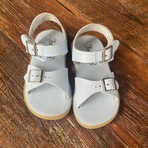 Footmates Tide waterproof sandal in blue, size 8, very gently used